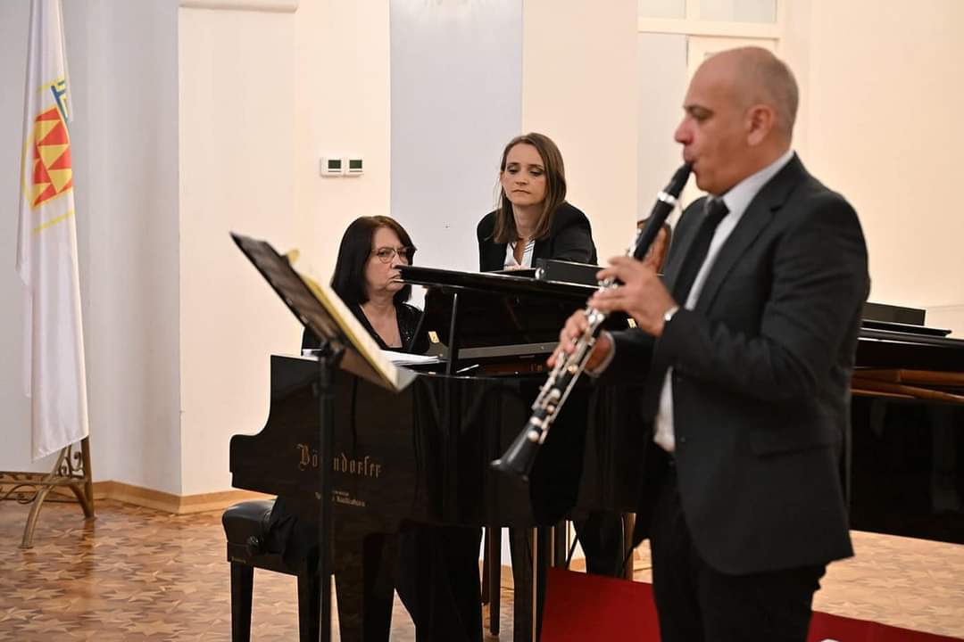 Ognjen Popović, klarinet, profesor na FMU u Beogradu i Biljana Jašić - Radovanović, profesorica Akademije umjetnosti Univerziteta u Banjoj Luci održalа је koncert na Interfestu u Makedoniji