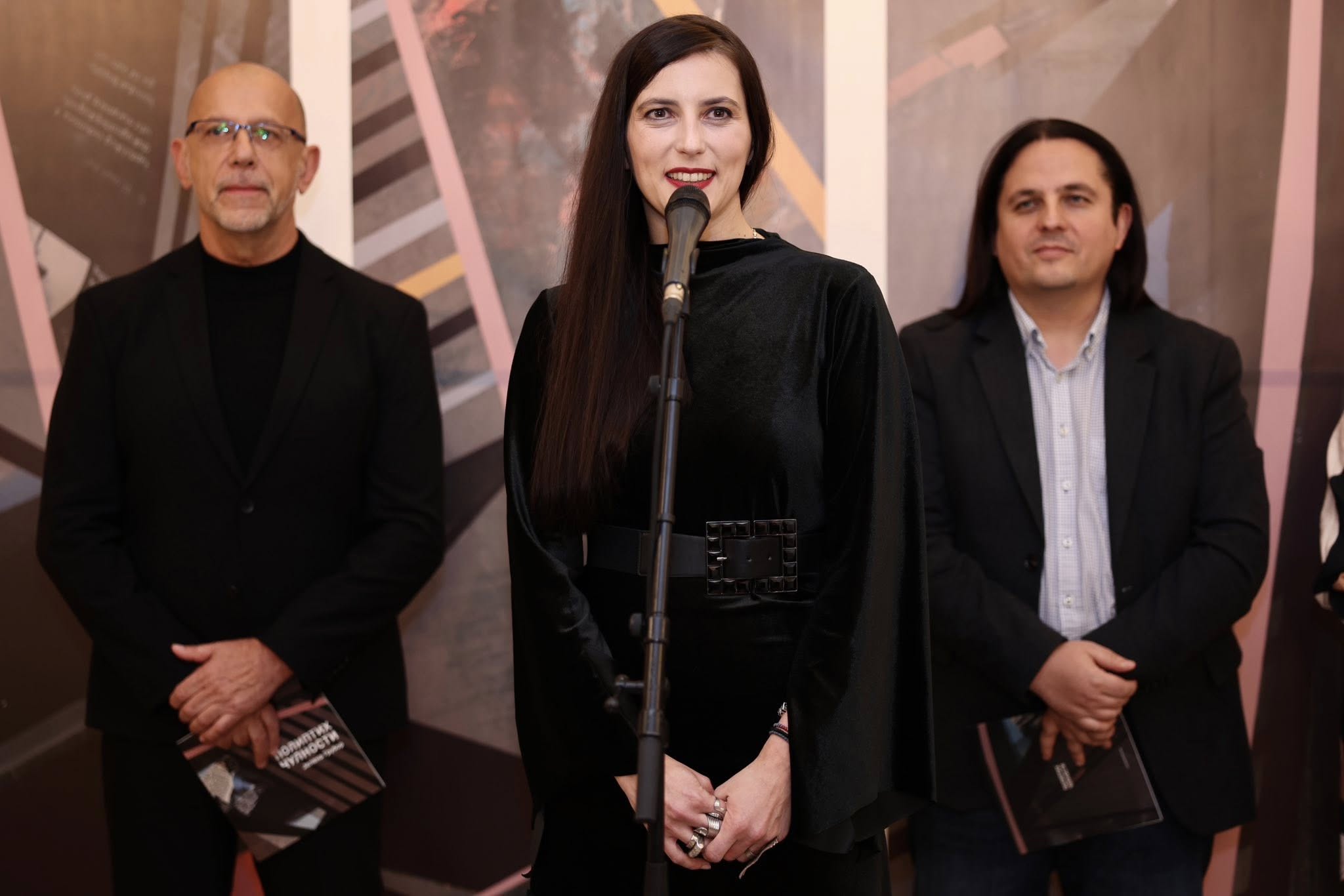 Отворена изложба „Полиптих чулности“ ауторке Јелене Грубор